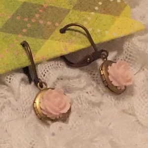 🌹 Rose 🌹 Locket Earrings! 🌹